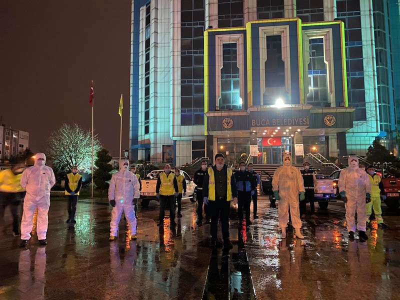 Başkan Kılıç’tan gece mesaisi: Araca bindi sokakları ilaçladı