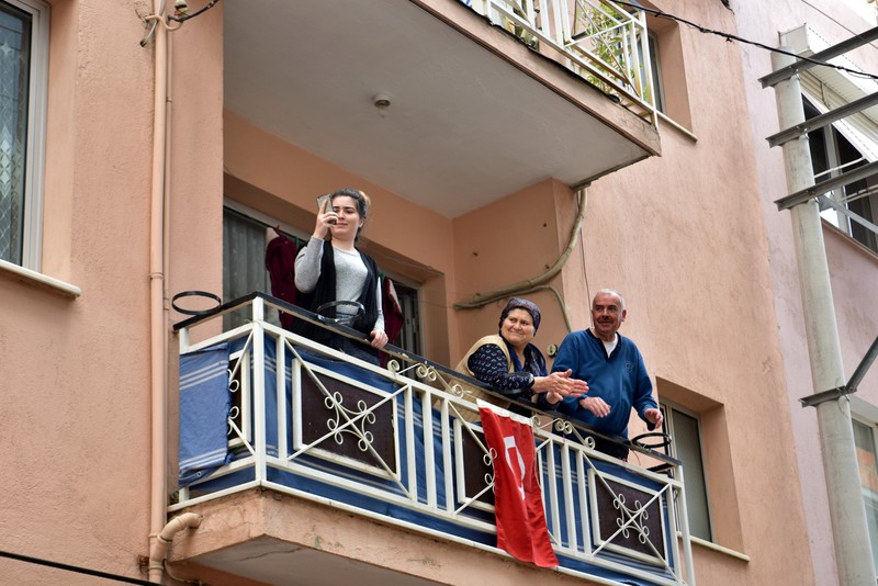 Bornova’da Koronavirüse karşı müzikle rehabilitasyon