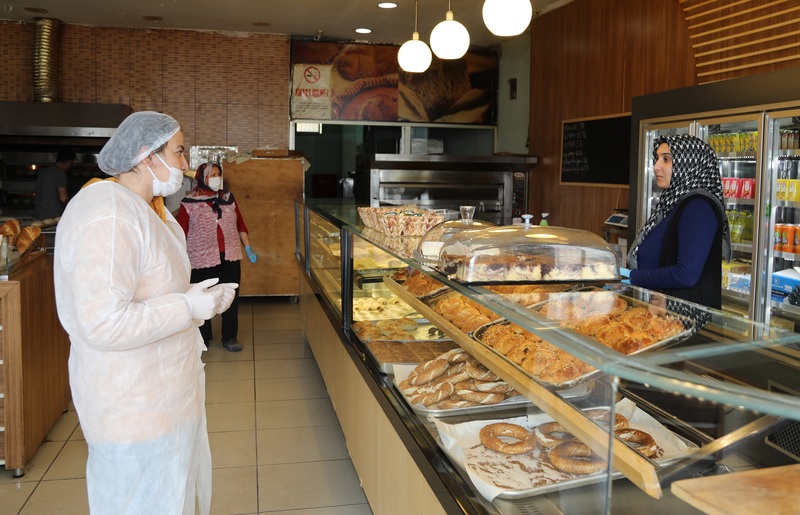 Gaziemir’de ekmek fırınlarına koronavirüs denetimi