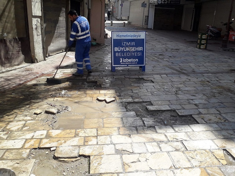 İzmirliler evde kalıyor... İzmir'in yolları yenileniyor