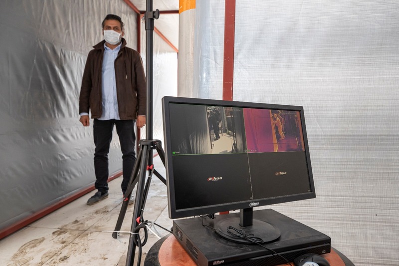 İzmirlilerin ateşi termal kamerayla ölçülüyor