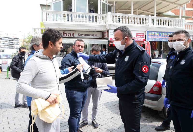 Karşıyaka’nın pazar yerlerinde ‘korona’ denetimi!