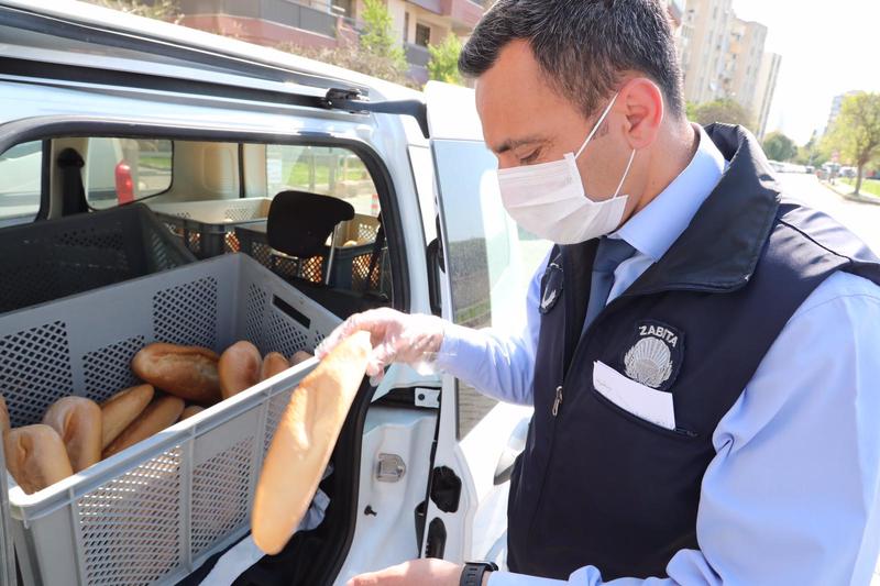 Bayraklı Belediyesinden evlere ekmek servisi