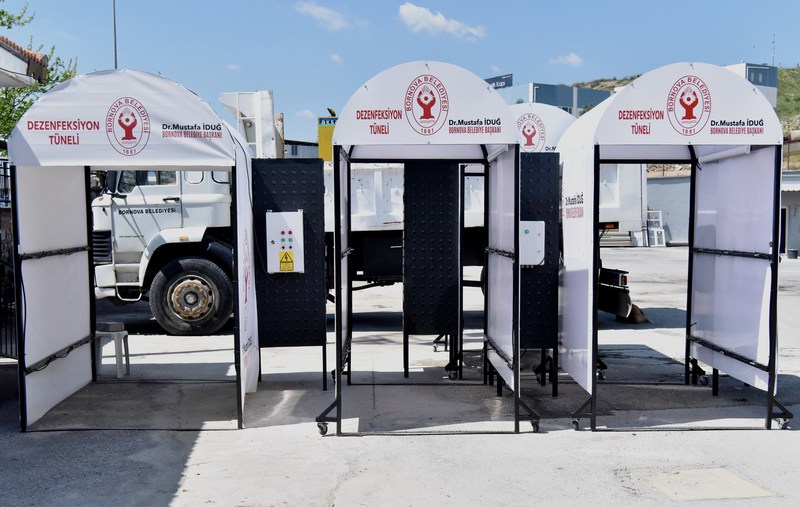 Bornova’daki tüm pazarlara dezenfektan tüneli