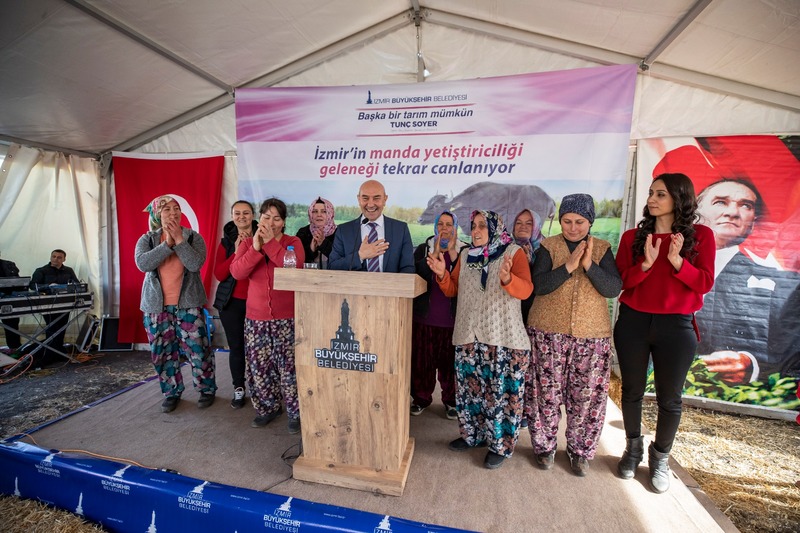 Belediyenin hibe ettiği mandalar 13 yavruyla kadınların yüzünü güldürdü