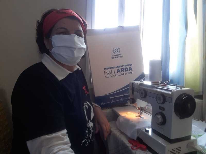 Gaziemirli kadınlardan maske seferberliği