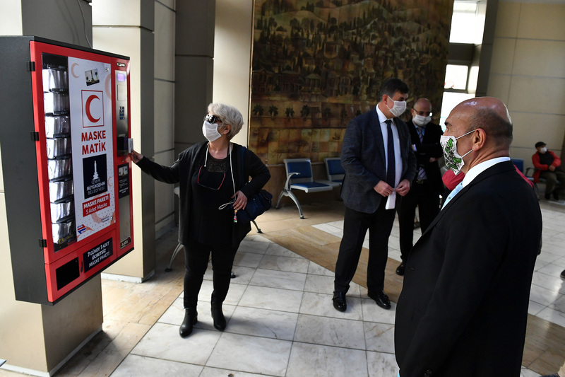 Büyükşehir bir günde 117 bin maske dağıttı