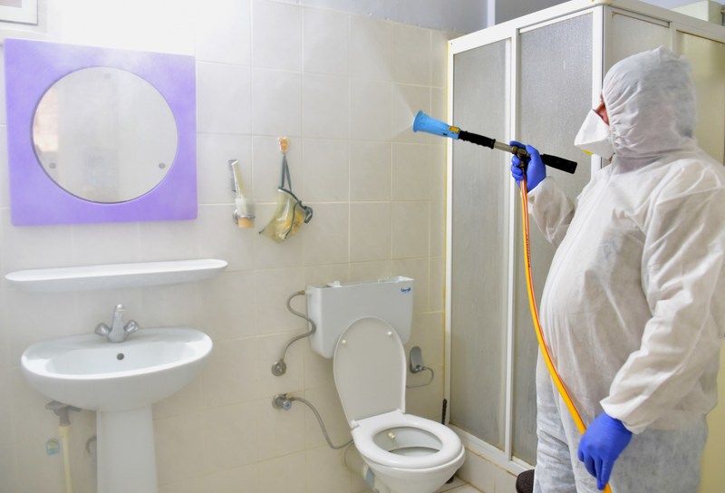 Bornova’da berber, kuaför ve güzellik salonlarına dezenfeksiyon