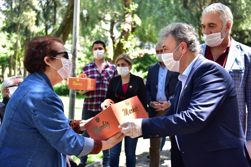 İduğ'dan 65 yaş üzeri annelere sürpriz