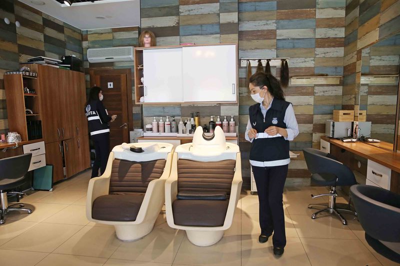 Kuaförler açıldı, denetimler başladı