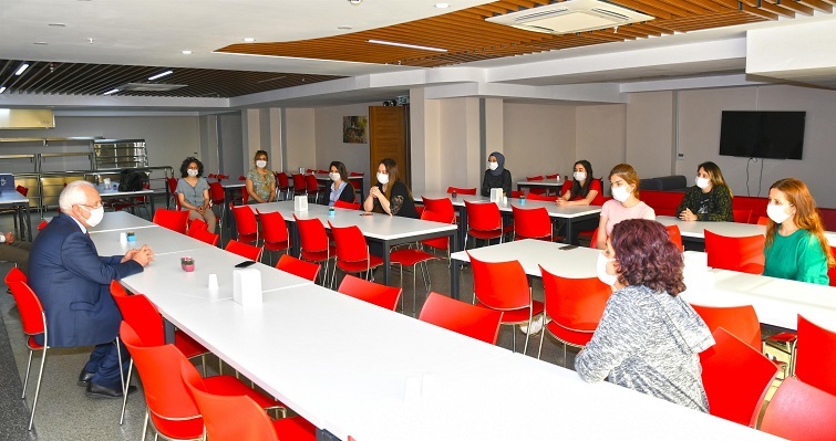 Başkan Selvitopu Hemşireler Günü’nü kutladı