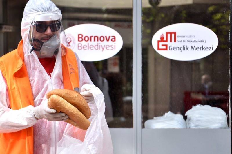 Bornova’da Ramazan dayanışması engel tanımadı