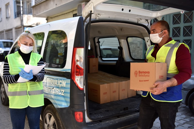 Bornova’da Ramazan dayanışması engel tanımadı