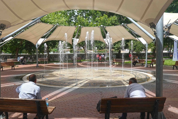 Karabağlar’ın parkları yaza hazır