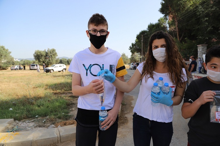 Menderes’te Sınav Günü Öğrenciler Unutulmadı