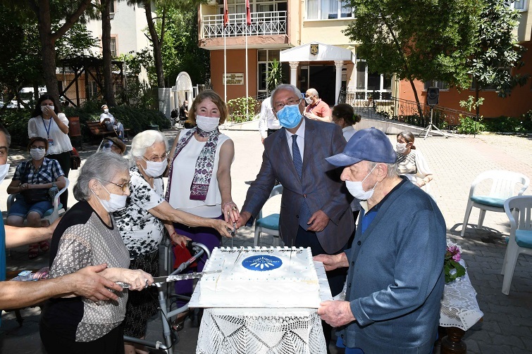 Karabağlar'da çifte kutlama