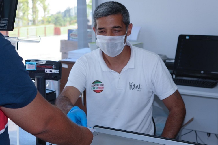 Karşıyaka Belediyesi’nden ihtiyaç sahiplerine “Kent Market Kart”