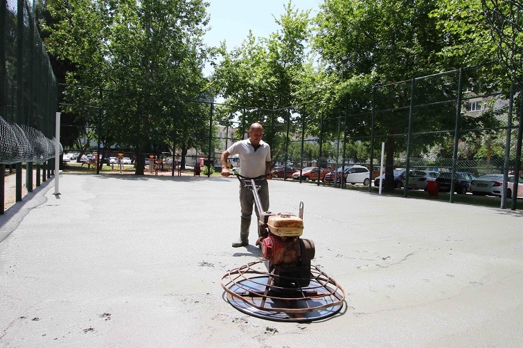 Yenilenen spor alanlarına 904 metreküp beton döküldü