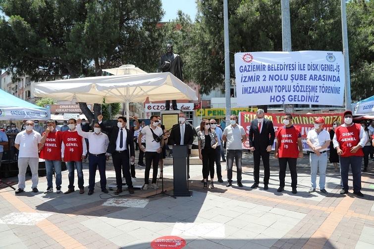 Gaziemir’de toplu sözleşmeye gecikmeli kutlama