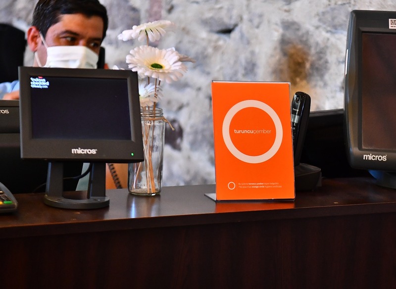 Turuncu Çember içindeki İzmir ziyaretçileri bekliyor