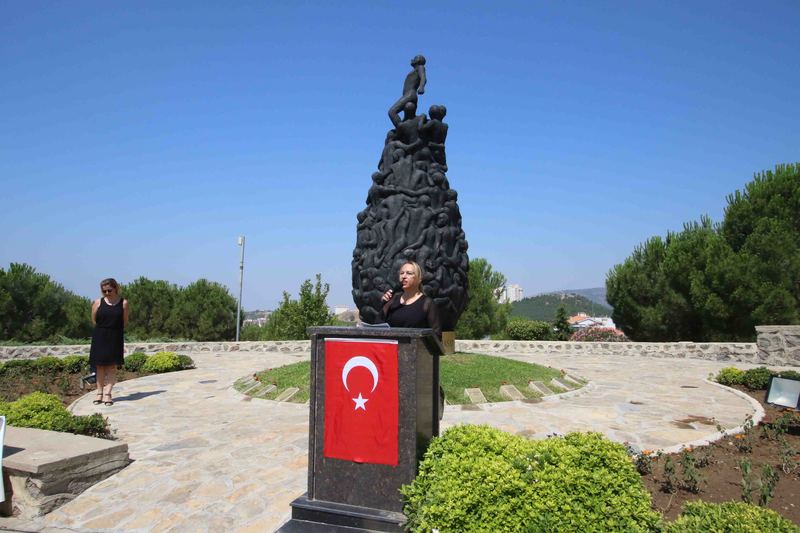 Bayraklı'da Sivas katliamı anıldı