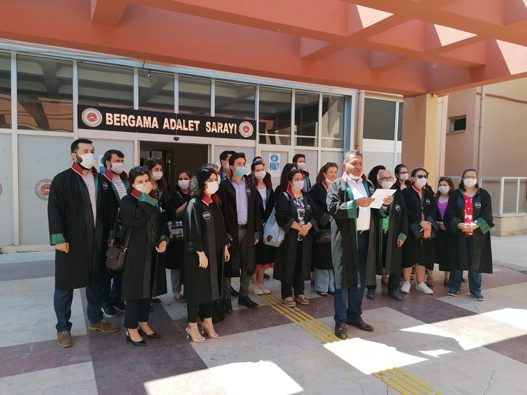 Bergamalı avukatlardan çoklu baro sistemine tepki!