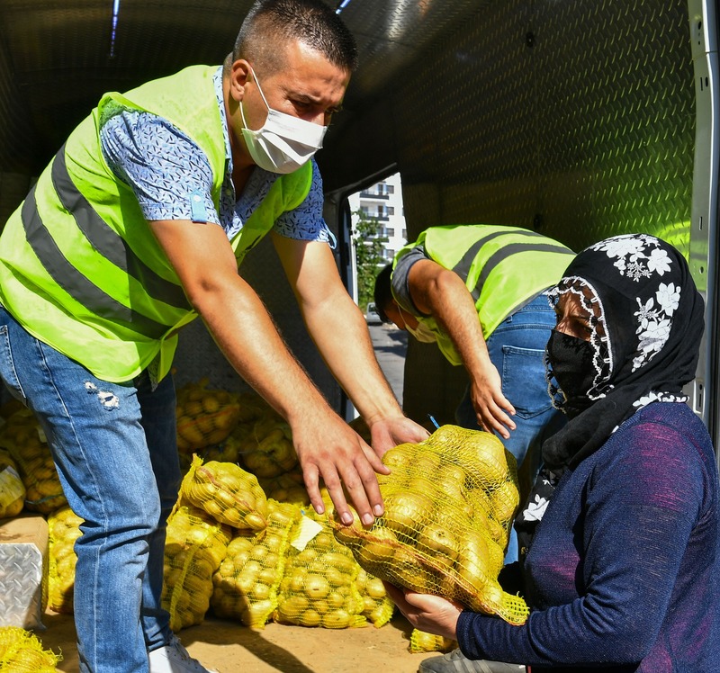 İzmir Büyükşehir üreticiyi desteklemeyi sürdürüyor