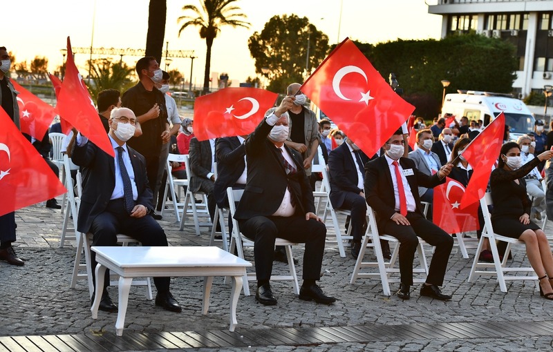 Konak Meydanı’nda 15 Temmuz anması