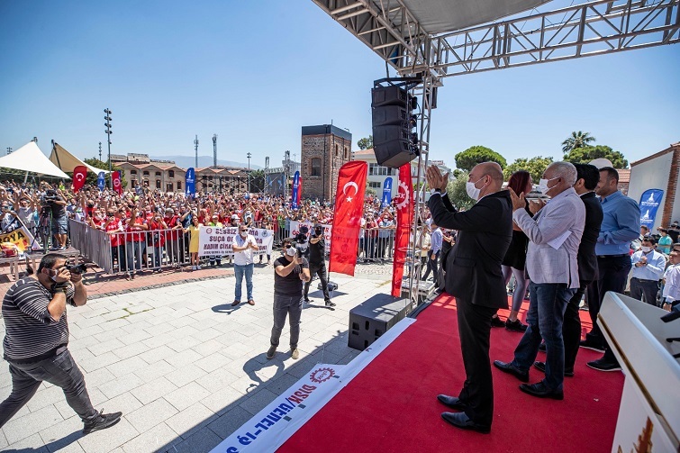 İzmir'de KHK'lı işçiler sosyal haklarına kavuşuyor
