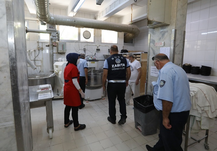 Kurban Bayramı öncesi Buca zabıtasından tatlı denetimi