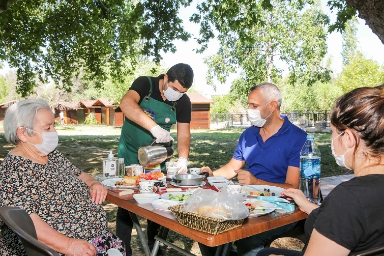 Buca Belediyesi’nin işletmelerine “Turuncu Çember” sertifikası