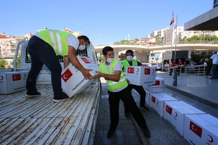 Bayraklı'da çocuklara bayram sürprizi