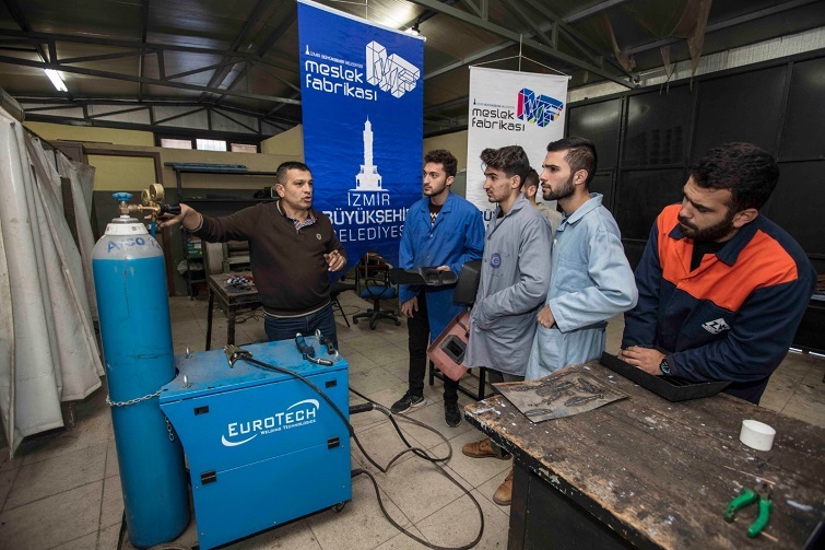 Meslek Fabrikası üç yılda 807 kişiyi iş sahibi yaptı