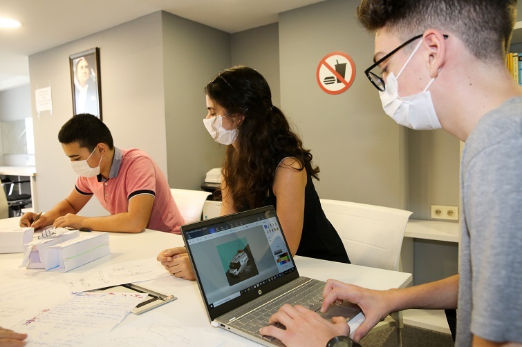 Kızılçullu gençleri Buca’dan Dünyaya Türkiye imzası attı