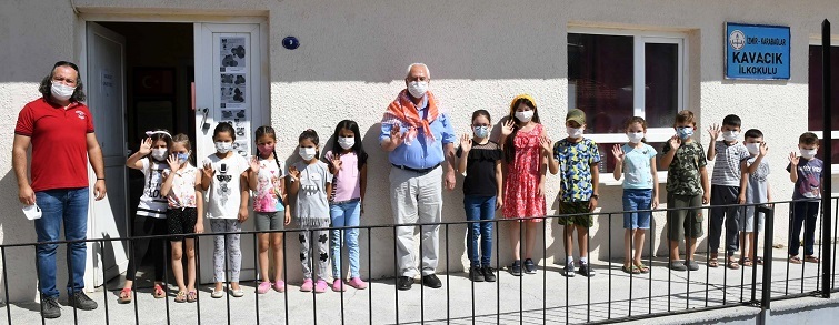 Başkan Selvitopu’dan çocuklara okul armağanı