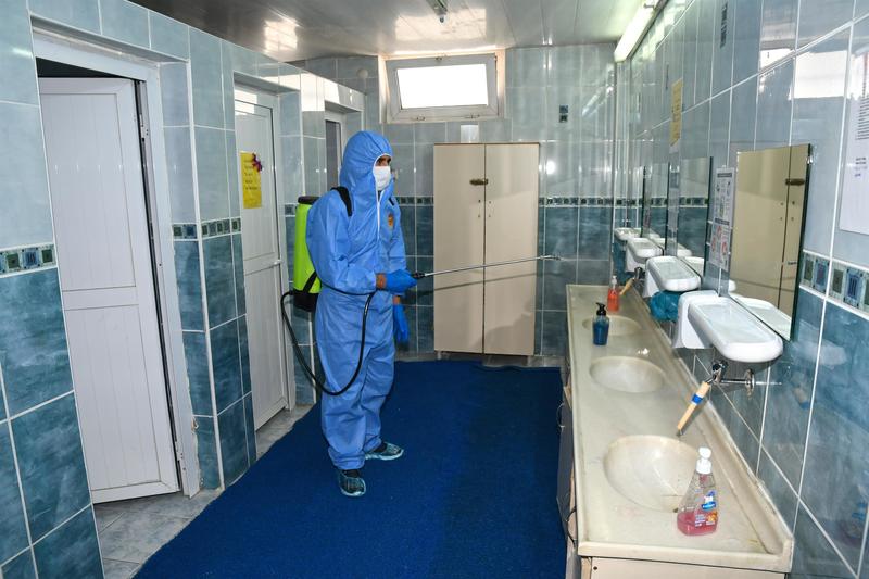 Karabağlar'da okullar dezenfekte ediliyor