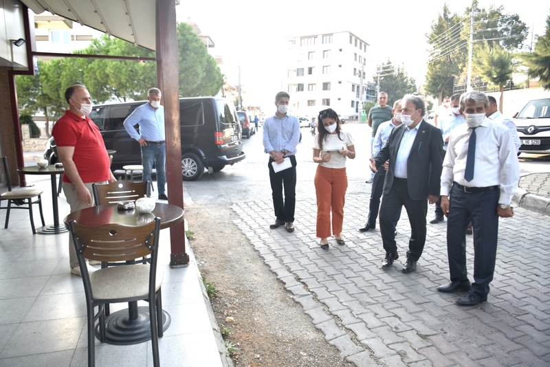 Bornova’da mahalle gezilerine devam