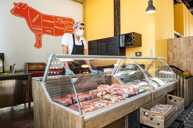 Buca’da Halkın Bakkalı ve üretici pazarı bir arada