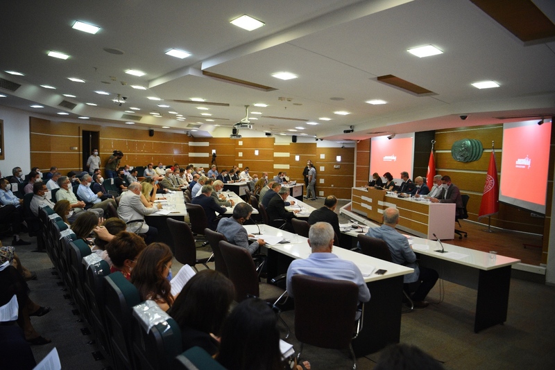 Başkan İduğ’dan başarılı gençlere ödül