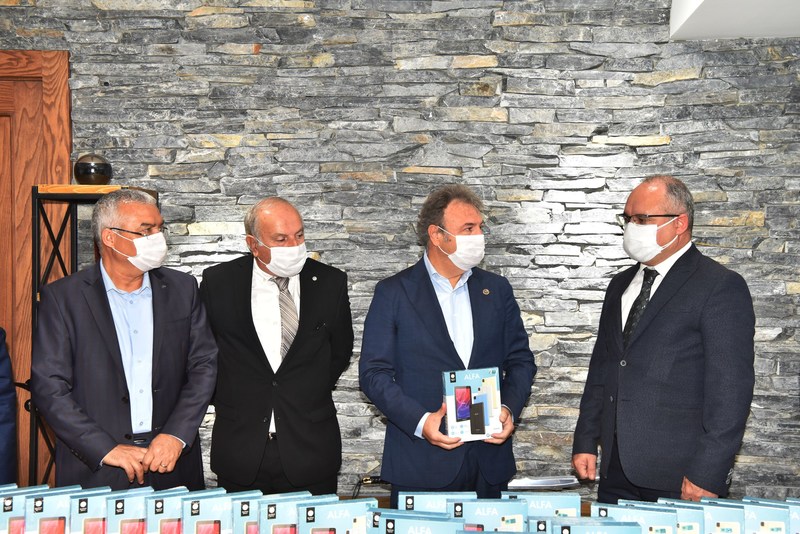 Bornova’da hedef 5 bin tablet