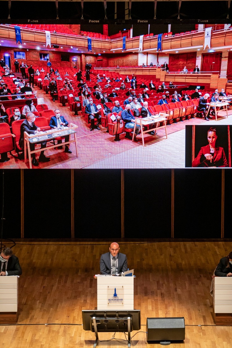 Başkan Soyer yılın son meclisinde konuştu: "Biz siyasetle zenginleşen siyasetçilerden değiliz"