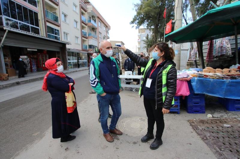 Bayraklı Zabıtasından pazar yeri uygulaması