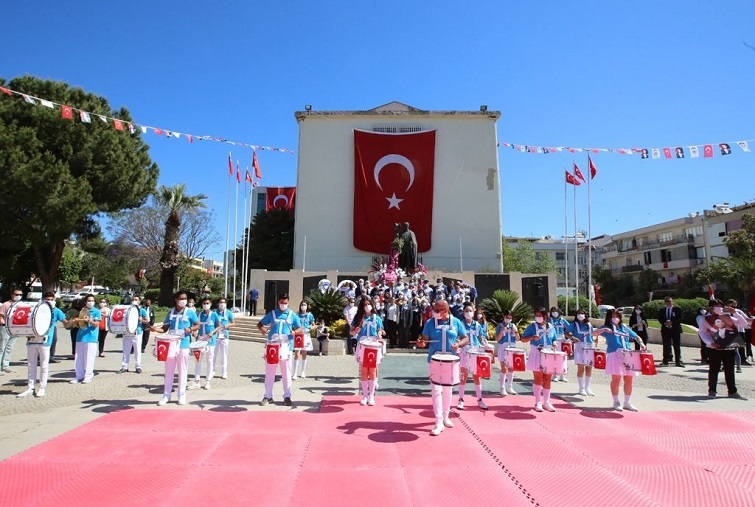 Efes Selçuk’ta Gençlik Bandosu İle Bayram Coşkusu