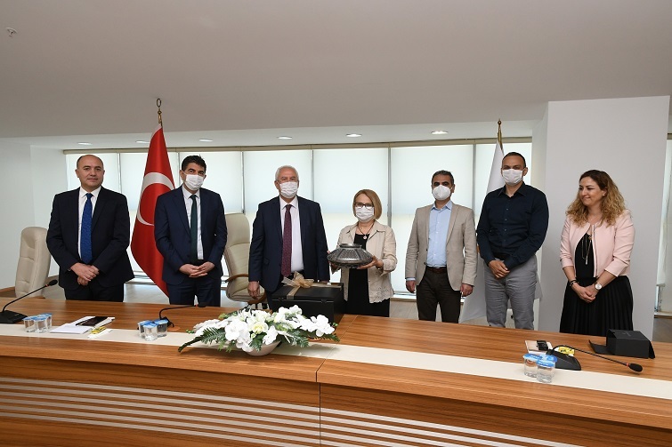 Alev Ağrı için emeklilik pastası