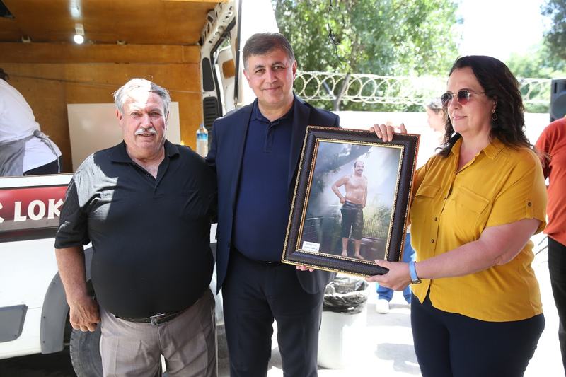 Karşıyaka Belediye Başkanı Dr. Cemil Tugay Kara Ali anıtını ziyaret etti