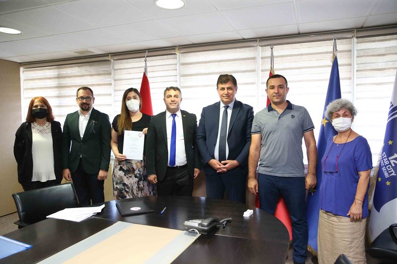 Karşıyaka’da memurları sevindiren sözleşme