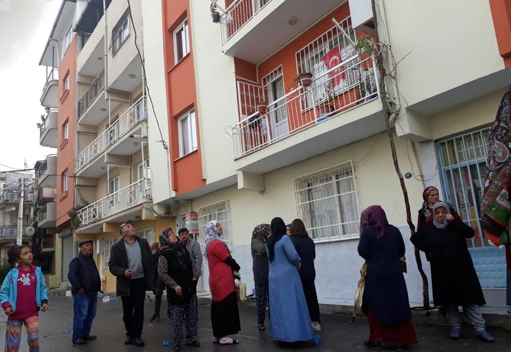 İzmir'de korkunç cinayet: Eşini baltayla öldürdü