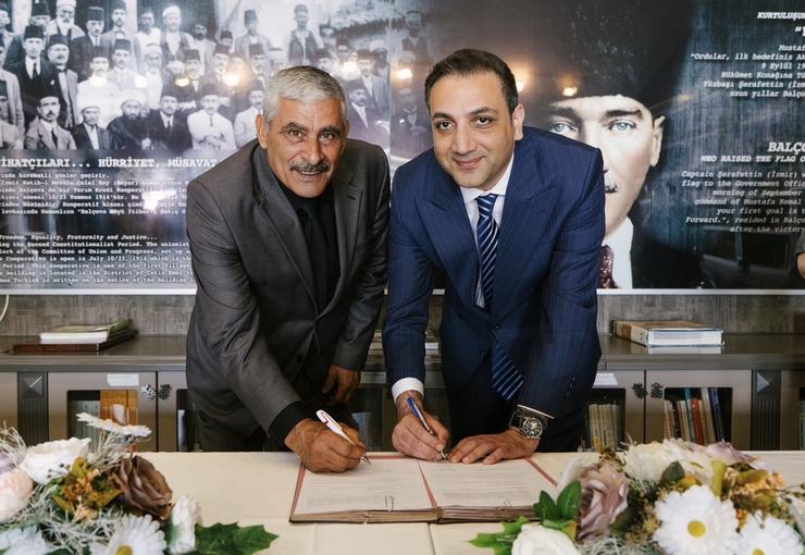 447243