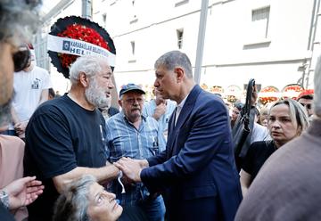 449647
