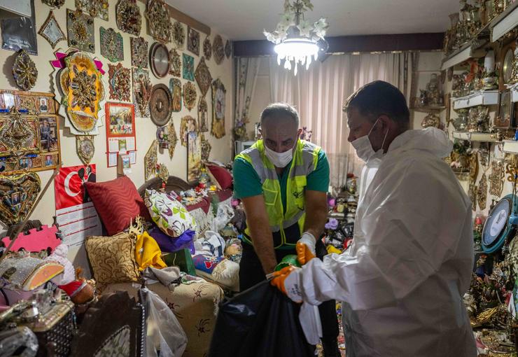 453527